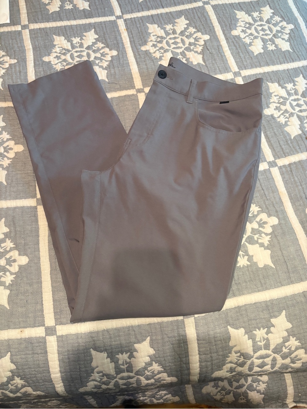 Men’s 36/32 Travis Mathew’s golf pants nwot